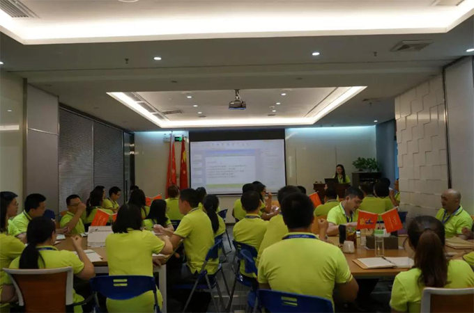 7月13日晚，賴厚平董事長在博皓總部中心會議室給我們進行了關于《客戶價值》的培訓。